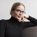 portrait-young-woman-with-glasses